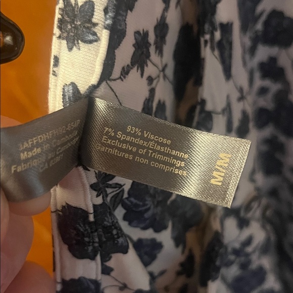 Woman’s Denver Hayes Blue Floral Blouse Medium - Picture 5 of 6